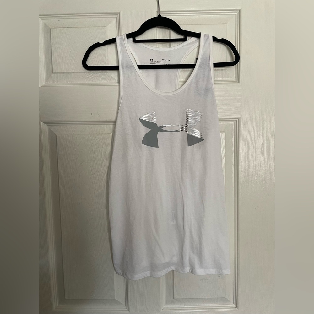 NWT Under Armour Women's White Tank Loose Fit size Small With Silver Logo